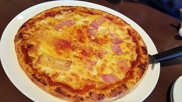 Lサイズのピザ